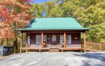 Whispering Pines by Beyond Expectations With Hot Tub
