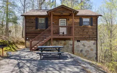 A Dream Romance Cabin by Beyond Expectations With Hot Tub