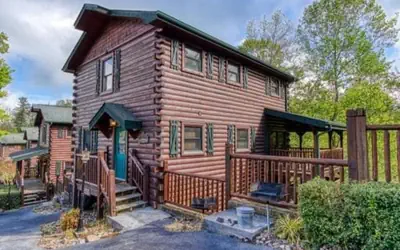 Day Dreamer Cabin With Views by Beyond Expectations