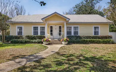 Authentic Ocean Springs Cottage