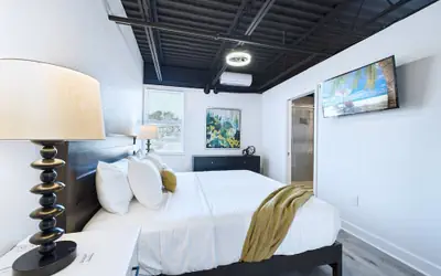 Minutes to Port Loft Near Dining Fun -unit 207