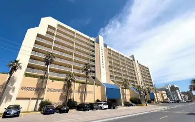 Sweeping 5th Floor Views - Direct Beach - Remodeled