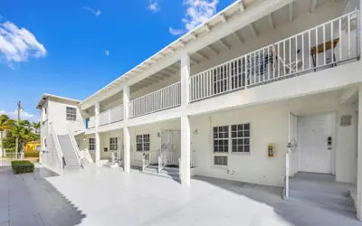 Comfy 1-Bedroom - Steps from Miami Beach