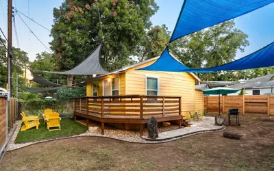 East Austin Bungalow w BBQ Firepit Fun Yard