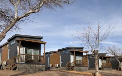 Cozy Tiny Home 2 King Room Sleeps 4
