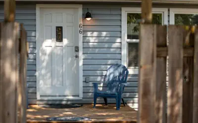 Blue Bungalow - Close To Downtown & Autzen 2 Bedroom Home