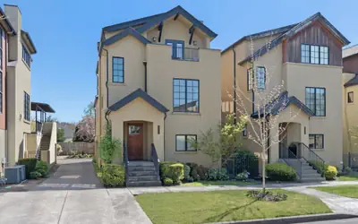 Birdhouse - Close To U Of O & Downtown 3 Bedroom Home