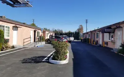 CINEMA MOTEL