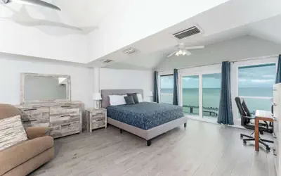 Bayside Waterfront Home With Private Patio