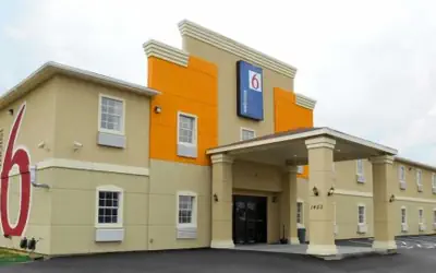 Motel 6 Jourdanton, TX