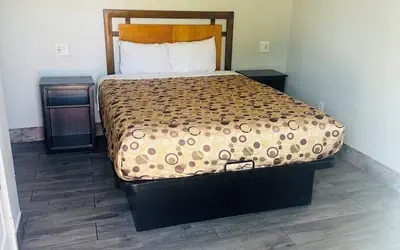 CLOVER MOTEL