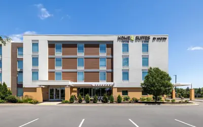 Home2 Suites by Hilton Milwaukee Brookfield