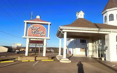 Osage Village Inn Near Lake Ozarks US 54