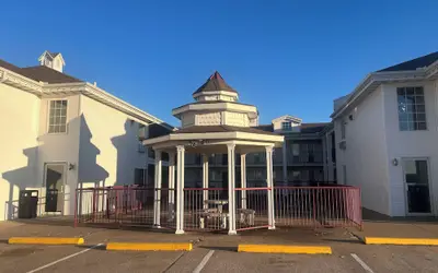 Osage Village Inn Near Lake Ozarks US 54