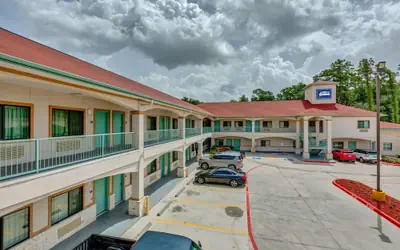 Americas Best Value Inn and Suites IAH Airport North