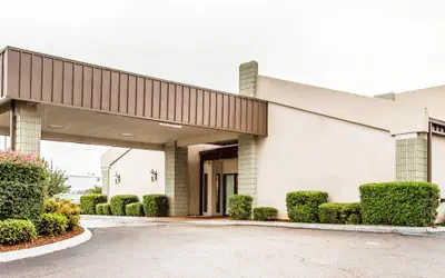 Executive Inn & Suites