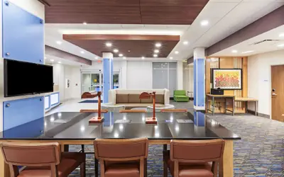 Holiday Inn Express & Suites Lenexa - Overland Park Area by IHG