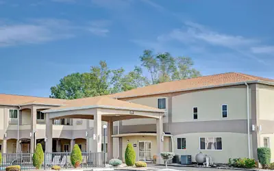 Days Inn & Suites by Wyndham Niagara Falls/Buffalo