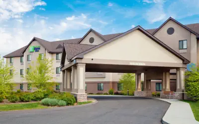 Holiday Inn Express & Suites Bradley Airport by IHG