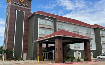 La Quinta Inn & Suites by Wyndham Oklahoma City - Moore