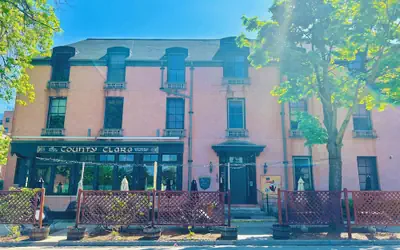 County Clare Irish Hotel & Pub