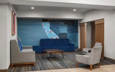 Holiday Inn Express Hotel & Suites River Park by IHG