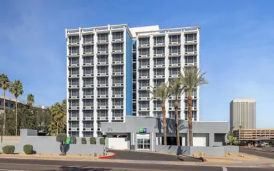 Holiday Inn Express & Suites Phoenix Midtown by IHG