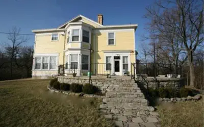 Six Acres Bed & Breakfast