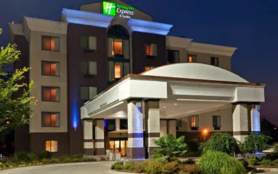 Holiday Inn Express Hotel & Suites Birmingham - Inverness by IHG
