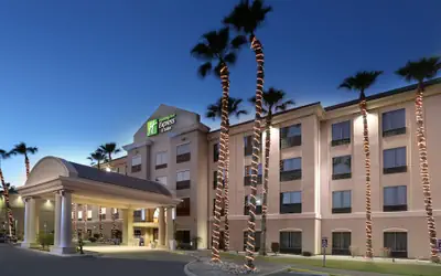 Holiday Inn Express & Suites Yuma by IHG
