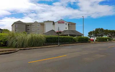 Siletz Bay Beachfront Hotel by OYO Lincoln City