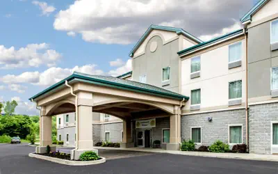 Quality Inn & Suites Fishkill South near I-84