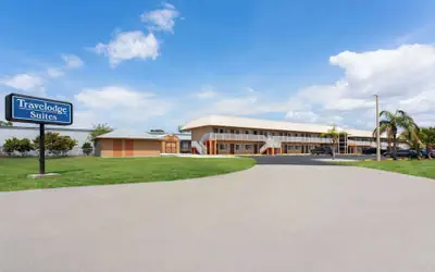 Travelodge Suites by Wyndham Lake Okeechobee