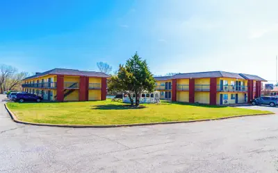 Castle Inn & Suites By OYO Chickasha