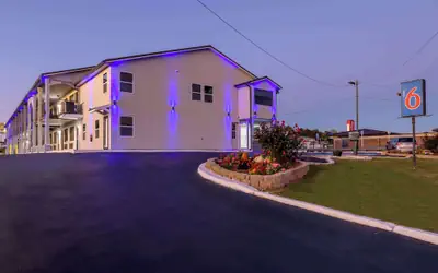 Motel 6 Commerce, GA