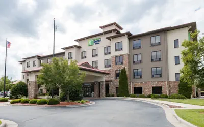 Holiday Inn Express & Suites Lexington NW-The Vineyard by IHG