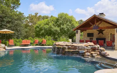 Fredericksburg Inn & Suites