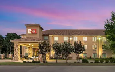 Best Western Plus Crown Colony Inn & Suites