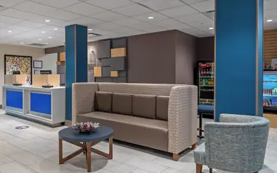 Holiday Inn Express Hotel & Suites Woodbridge by IHG