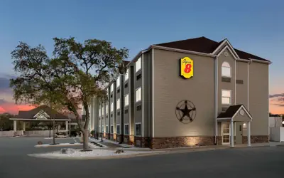 Super 8 by Wyndham San Antonio Airport North