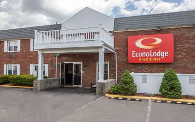 Econo Lodge Inn & Suites Windsor Locks Bradley Airport
