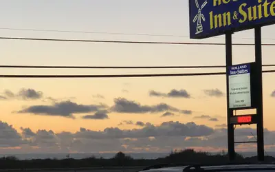 Holland Inn & Suites
