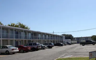 LoneStar Inn & Suites