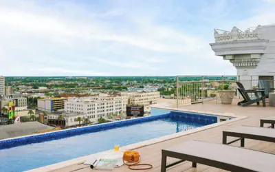 Roami at Duncan Plaza