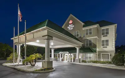 Best Western Plus First Coast Inn & Suites