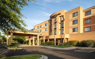 Courtyard by Marriott Richmond North