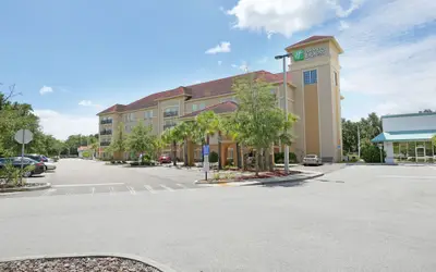 Holiday Inn Express Tampa N I-75 - University Area by IHG
