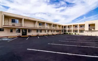 Central Phoenix Hotel