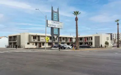 Central Phoenix Hotel