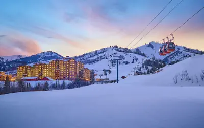 Studio Steps to Red Pine Gondola & Canyons Village by RedAwning